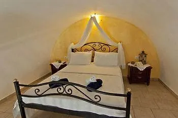 Nataly & Katrin Hotel Imerovigli (Santorini)