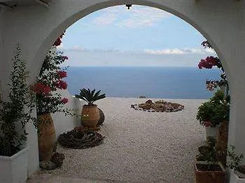 Nataly & Katrin Imerovigli (Santorini)